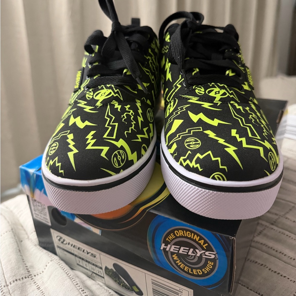Heelys Kids Black & Neon Green Lightning Skate Sneakers